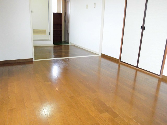 Living and room. This is the inverting type