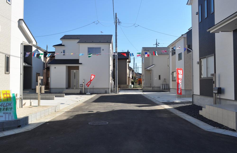 Local photos, including front road. Local (11 May 2013) Shooting