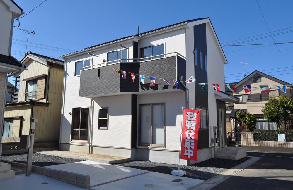 Local appearance photo. (1) Building (11 May 2013) Shooting