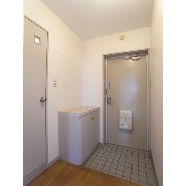 Entrance. It is the entrance of the spread