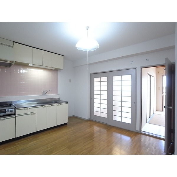 Living and room. Dining about 7 Pledge