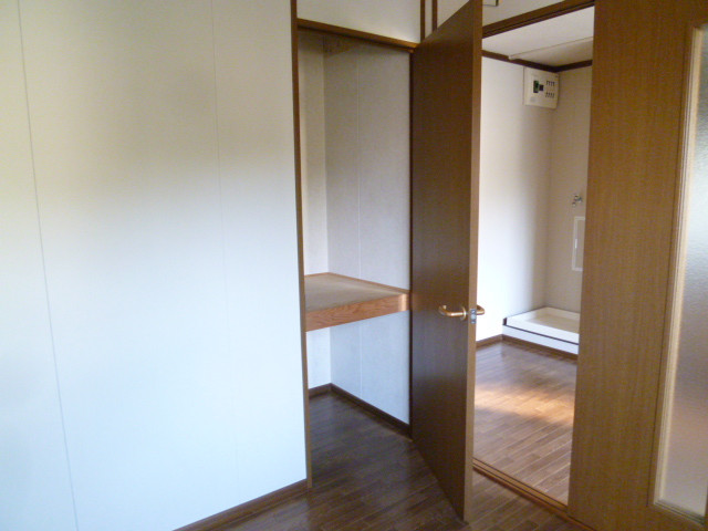 Other room space. 4.5 Pledge Western-style storage