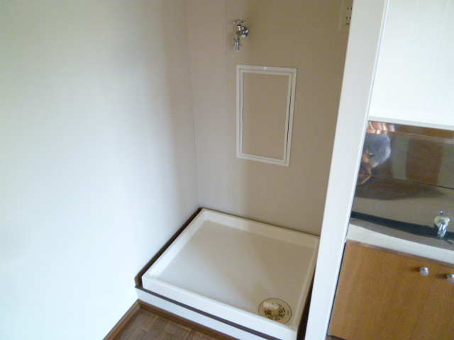 Other. Indoor Laundry Storage. Flow line is in the kitchen easier