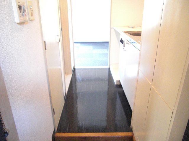 Entrance. Is the entrance to the feeling of Sharp. 