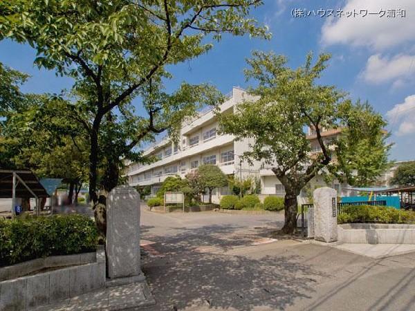 Junior high school. Ageo Municipal Taiping until junior high school 400m