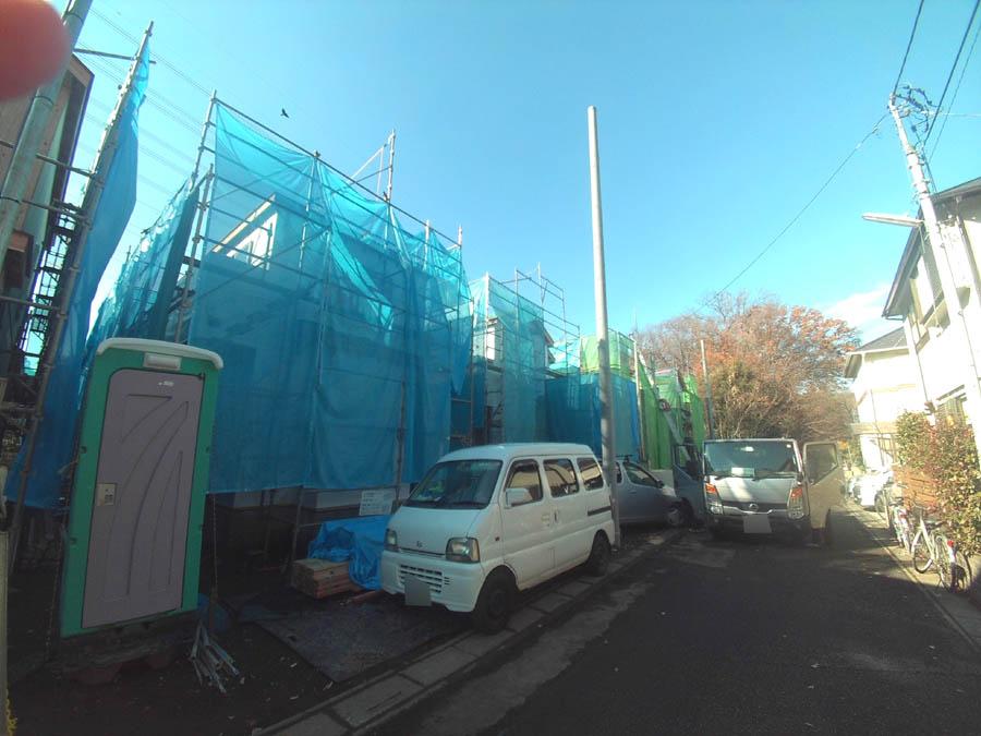 Local photos, including front road. We offer the same use the finished model house of this property. Please feel free to contact us.