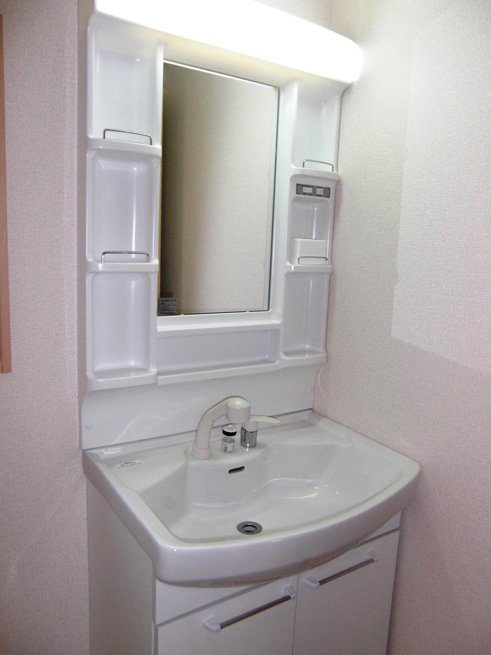 Wash basin, toilet. Indoor (11 May 2013) Shooting