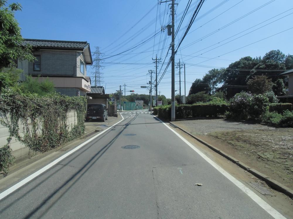 Local photos, including front road. Facing the small road of traffic, 