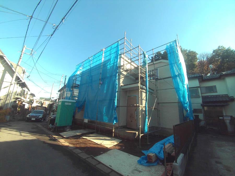 Local photos, including front road. We offer the same use the finished model house of this property. Please feel free to contact us. 