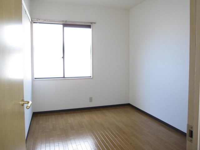 Other room space. With storage