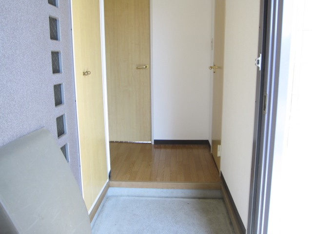 Entrance. Small entrance stepped