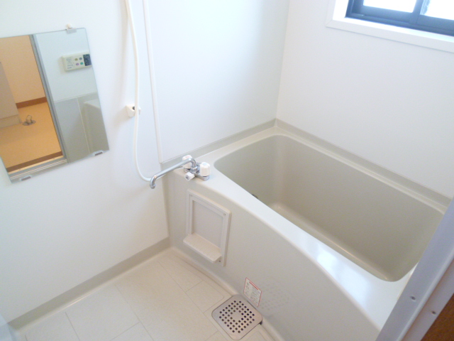 Bath. With reheating! Easy to be ventilation there is also a window!