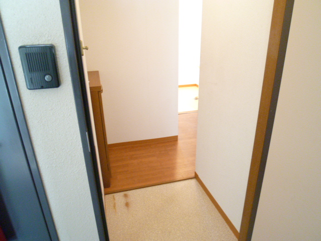 Entrance. Peace of mind for those who come are children with a small entrance stepped