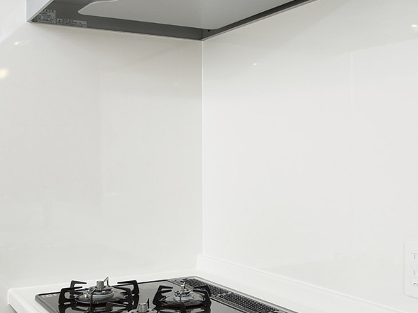 Kitchen.  [Kitchen Panel] Adopt a kitchen panel of antibacterial specifications. You can clean easy just wipe a quick. You can clean hold at any time the kitchen wall.