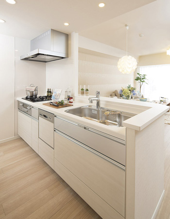 Kitchen.  [Stylish and functional kitchen] Cleanliness full system kitchen, Director makes a comfortable cooking time.  Slide cabinet and 3-burner stove with a storage capacity, Wide sink, We're happy functional beauty of the rich with excellent ease of use, such as built-in water purifier, Is a space in which the family of communication deepens.