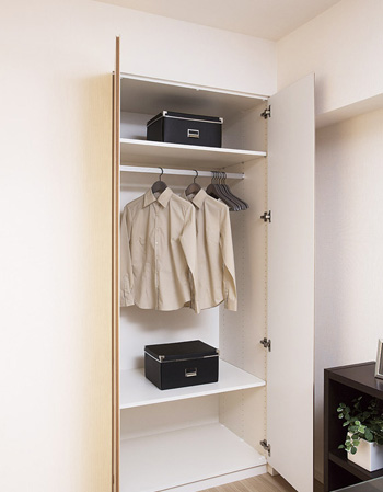 Receipt.  [closet] In accordance with the usage and life style of the room, Adopt a closet to be changed, such as the shelf height. High degree of freedom at the time of use is, Also it has excellent storage capacity.
