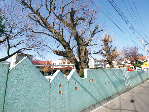Surrounding environment. Ageo kindergarten (8-minute walk, About 630m)
