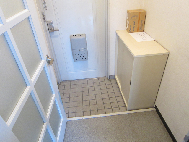 Entrance. I'm going! Do not forget the greeting