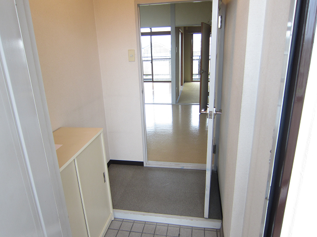 Entrance. Welcome back ~ Only dogs are welcome and