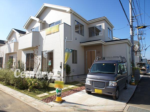 Local appearance photo. Plenty of sunshine and a pleasant breeze pour in dwelling site (October 2013) Shooting D Building