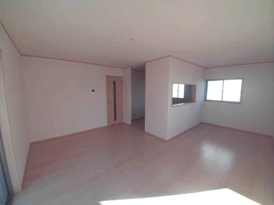 Living. Was building completed. Such as the actual image from per yang, We have to wait all the time so you can see directly.