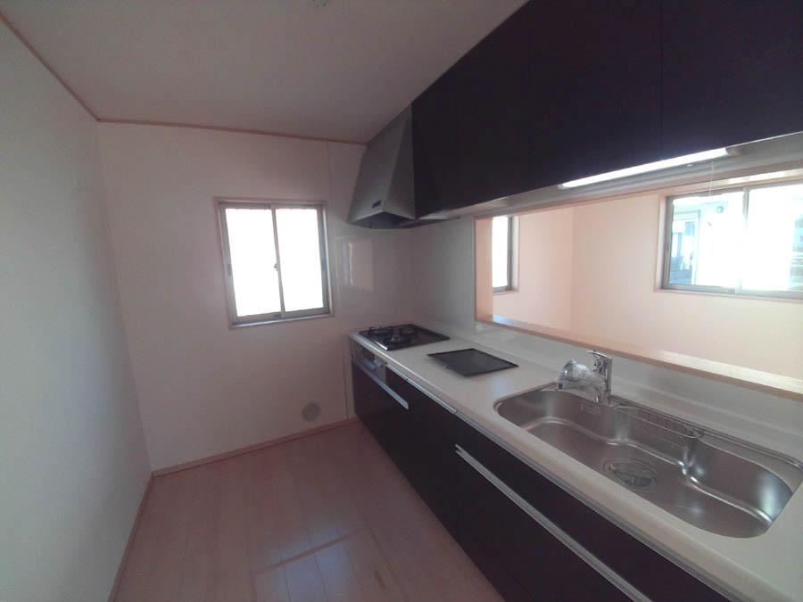 Kitchen. Was building completed. Such as the actual image from per yang, We have to wait all the time so you can see directly.