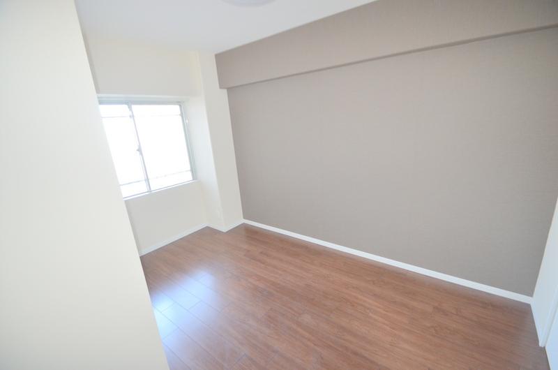 Non-living room. 2013 November Flooring, Cross exchange