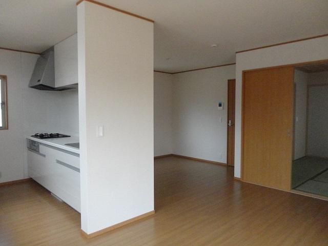 Same specifications photos (living)