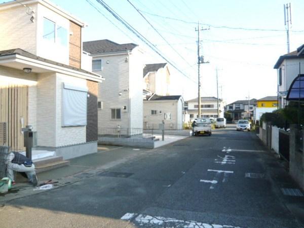 Local photos, including front road. Local (11 May 2013) Shooting