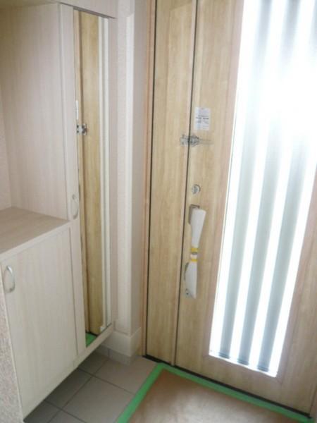 Entrance. Local (11 May 2013) Shooting