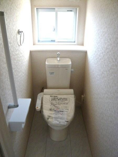 Toilet. Indoor (11 May 2013) Shooting