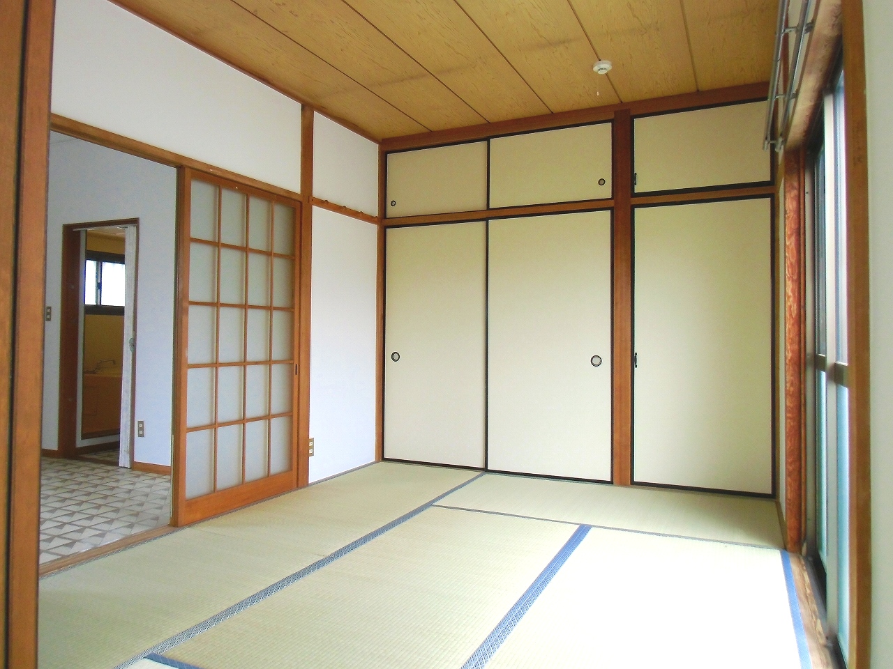 Other room space. I Japanese-style room is still calm