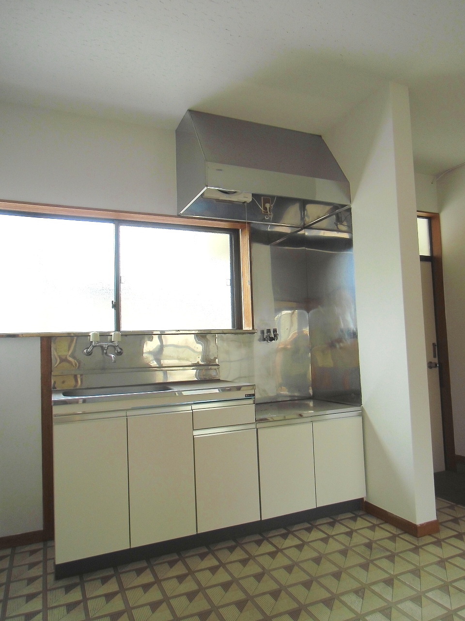 Kitchen. It is a kitchen with a small window