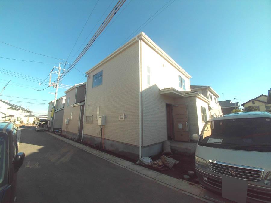 Local photos, including front road. F Building We offer the same use the finished model house of this property. Please feel free to contact us. 