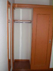 Receipt. Also on top of the closet it is possible to put the luggage. 