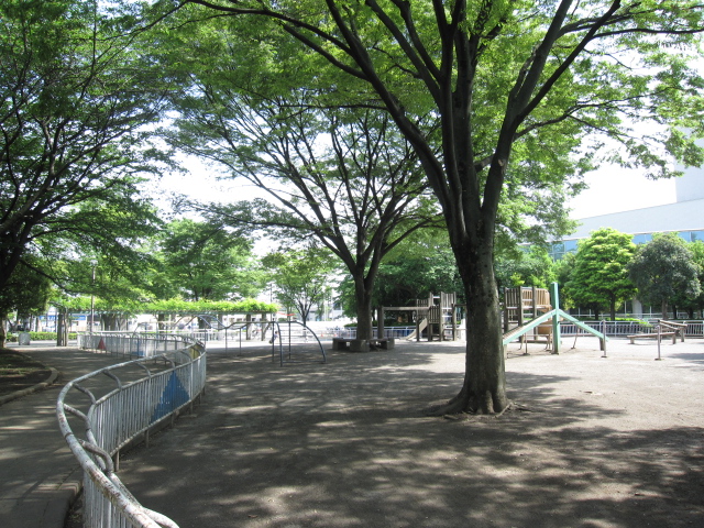 park. 1107m to the station Nishiguchi Park (park)