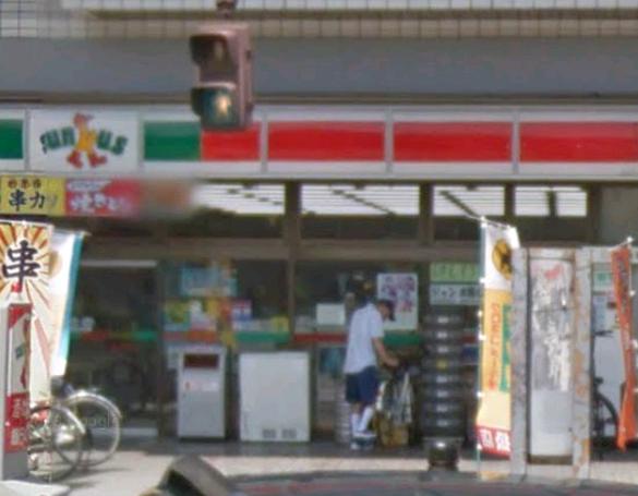 Convenience store. 284m until Thanksgiving (convenience store)