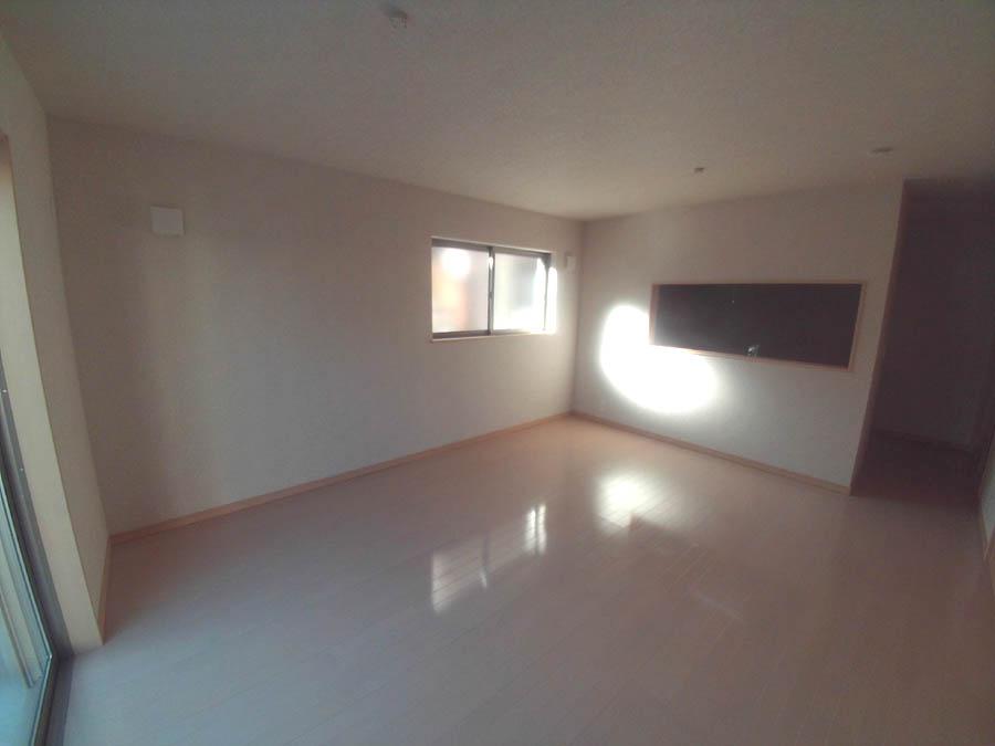 Living. Was building completed. Such as the actual image from per yang, We have to wait all the time so you can see directly. 