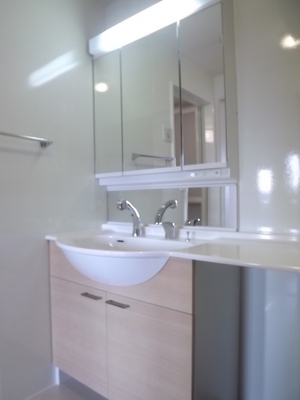 Washroom. ☆ Wash basin ☆