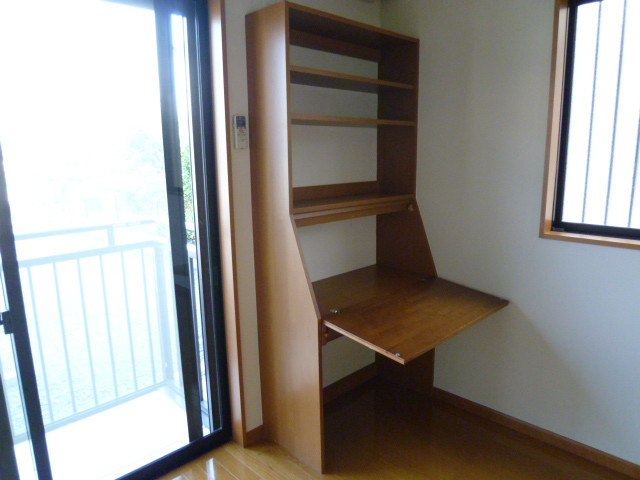 Other Equipment. There is also a desk! !