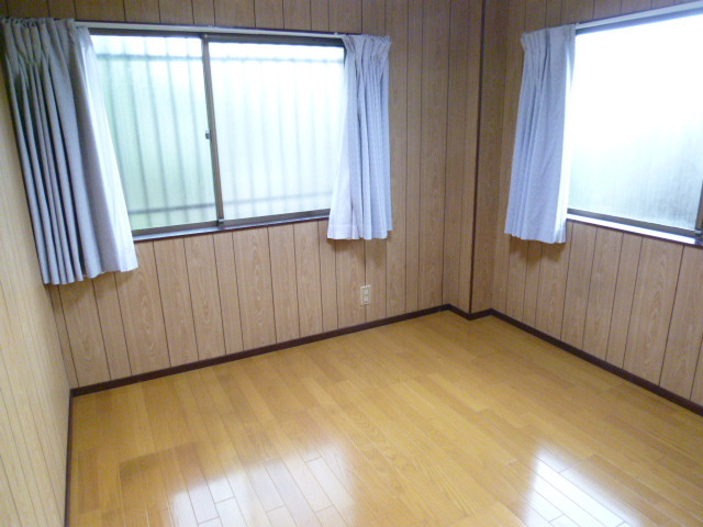 Other room space. Two-way lighting is still bright