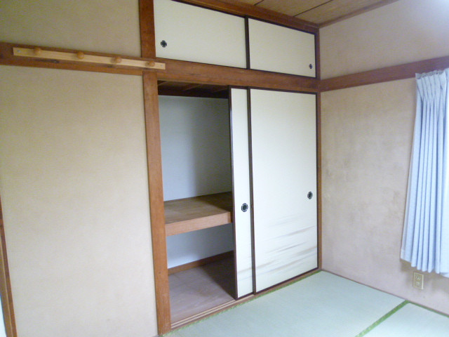 Receipt. Plenty of closet storage