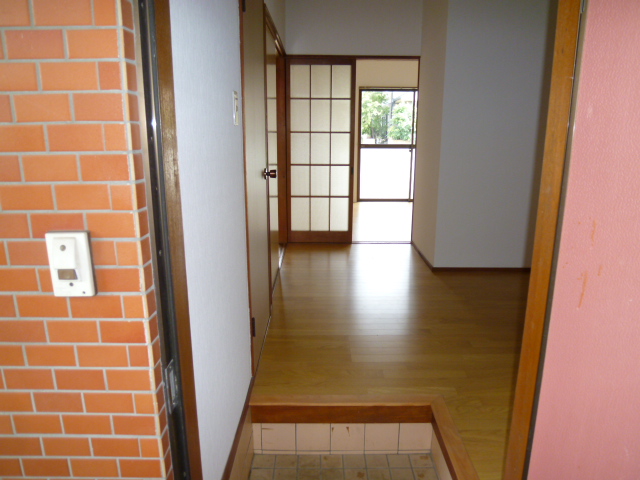 Entrance. The floor is clean if easy in flooring