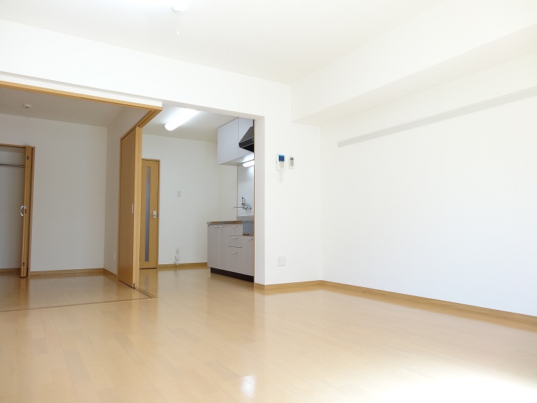 Living and room. Spacious is the living room of 13.6 quires!