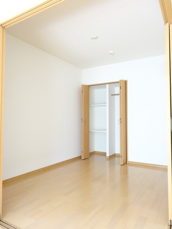 Other room space. North Western-style 4.5 Pledge!