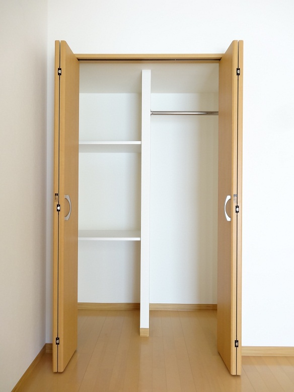 Receipt. Western-style closet