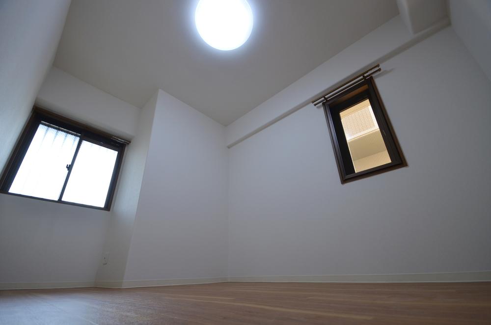 Non-living room. Local (September 2012) shooting