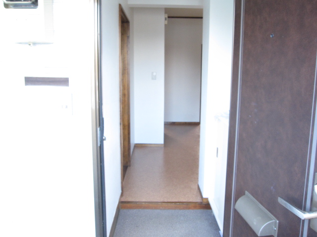 Entrance. There are shoe box