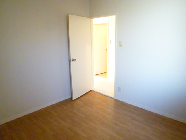 Other room space. This sucker are to be used as children's room! !