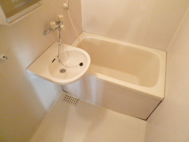 Bath. Happy to clean at Basuin washbasin!